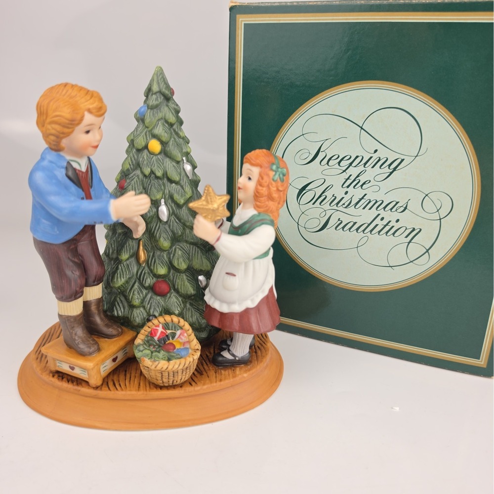 Vintage 1982 Avon Keeping The Christmas Tradition Figurine W/ Box & Styrofoam